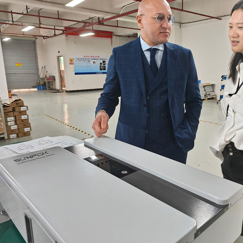 Sistema de armazenamento de baterias domésticas Sunpok Energy All-in-one para baterias de lítio empilhadas solarmente